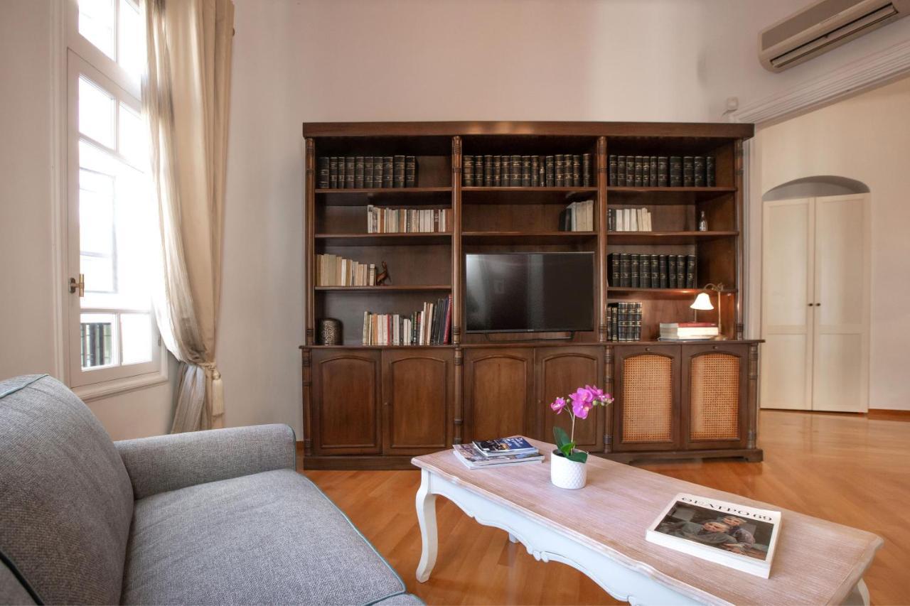 Neoclassical Apartment Close To Syntagma-Plaka By Ghh Афіни Екстер'єр фото
